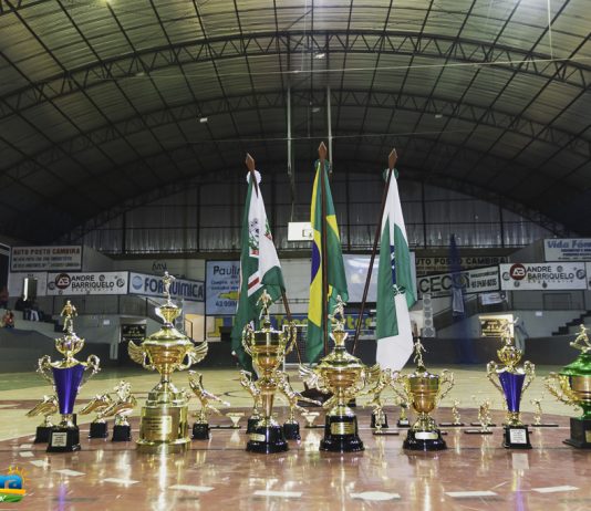 JOGOS DO COMÉRCIO DE CAMBIRA TEM ABERTURA COM HOMENAGEM A EX JOGADORES.