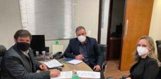 PREFEITO TOLEDO E SECRETÁRIA DA ASSISTÊNCIA SOCIAL CUMPRE AGENDA EM CURITIBA.