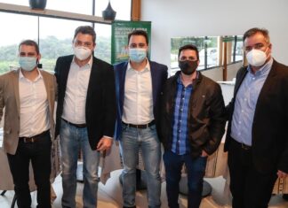 PREFEITO TOLEDO E SECRETÁRIO DE EDUCAÇÃO E ESPORTES SE REÚNE COM LIDERANÇAS POLÍTICAS DO PARANÁ