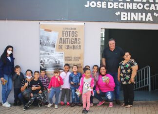 ALUNOS DO CMEI DONA NINA VISITAM A EXPOSIÇÃO DE FOTOS ANTIGAS