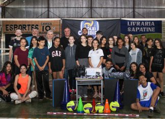 ESCOLINHA DE VOLEI DO MUNICÍPIO RECEBE DOAÇÃO DO SICREDI
