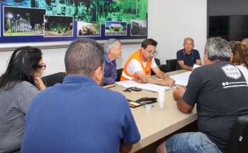 SECRETARIA DA AGRICULTURA SE REUNE COM PROPRIETÁRIOS DE LOTES RURAIS PARA APRESENTAR NOVOS PROJETOS