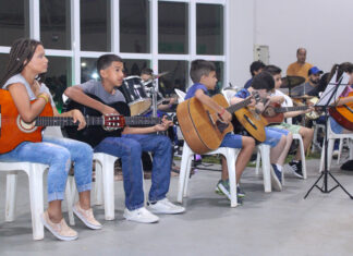 Apresentações de encerramento dos cursos da APMIF