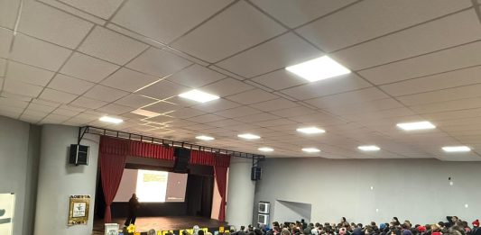 Palestra no Anfiteatro José Belini aborda prevenção à violência contra crianças em Cambira