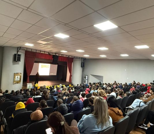 Palestra no Anfiteatro José Belini aborda prevenção à violência contra crianças em Cambira