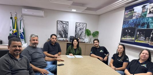 Cambira assina contrato para construção de nova praça com espaço esportivo e quadra de Beach Tennis