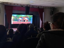 Sessão de cinema reúne cerca de 100 idosos em tarde de reflexão e emoção em Cambira