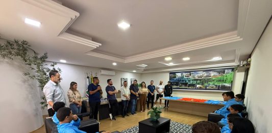 APAE de Cambira recebe kits de treinamento para incentivar a prática esportiva dos alunos