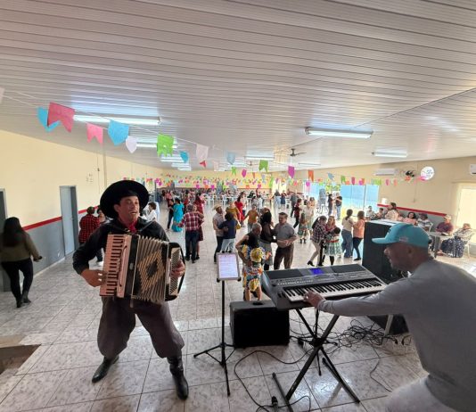 Arraiá da Melhor Idade reúne cerca de 140 idosos em tarde de festa e confraternização