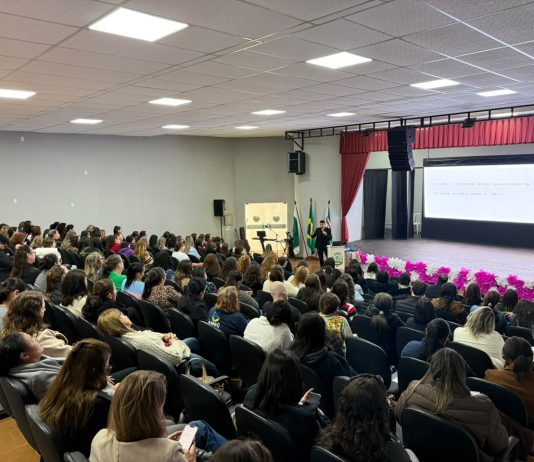 Formação Continuada reúne cerca de 250 profissionais da Educação em Cambira